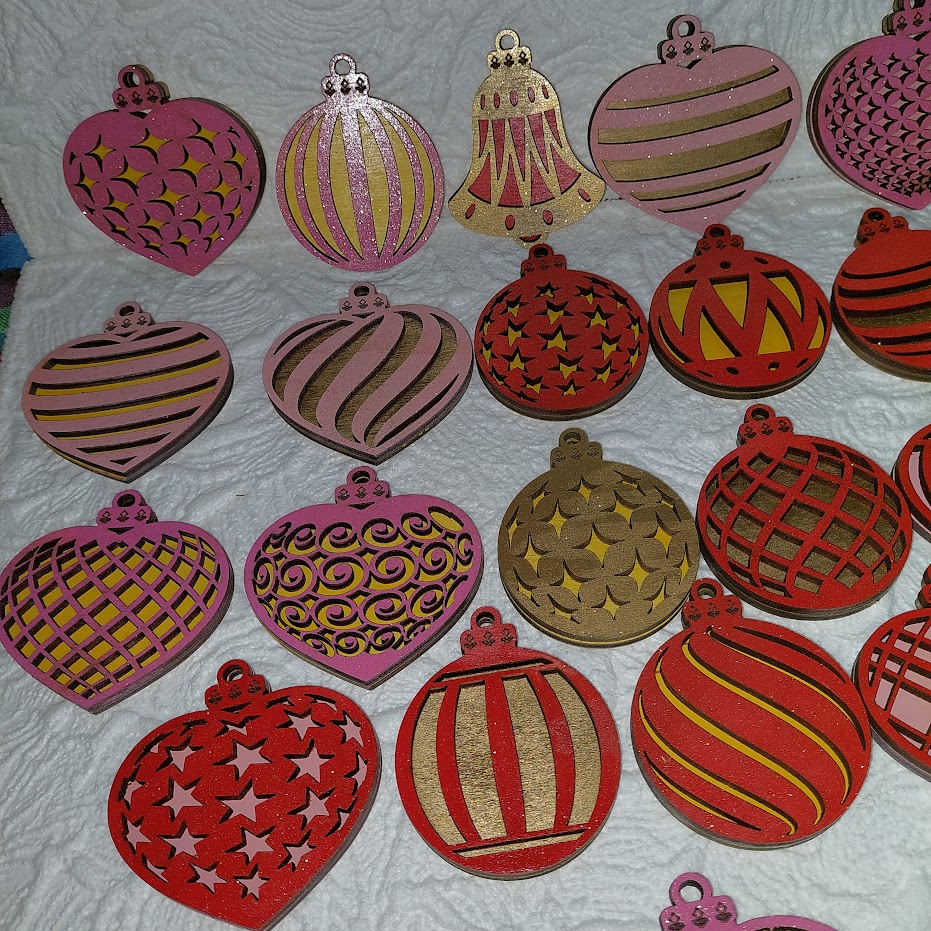 Novoletni obeski-hudeartles.si