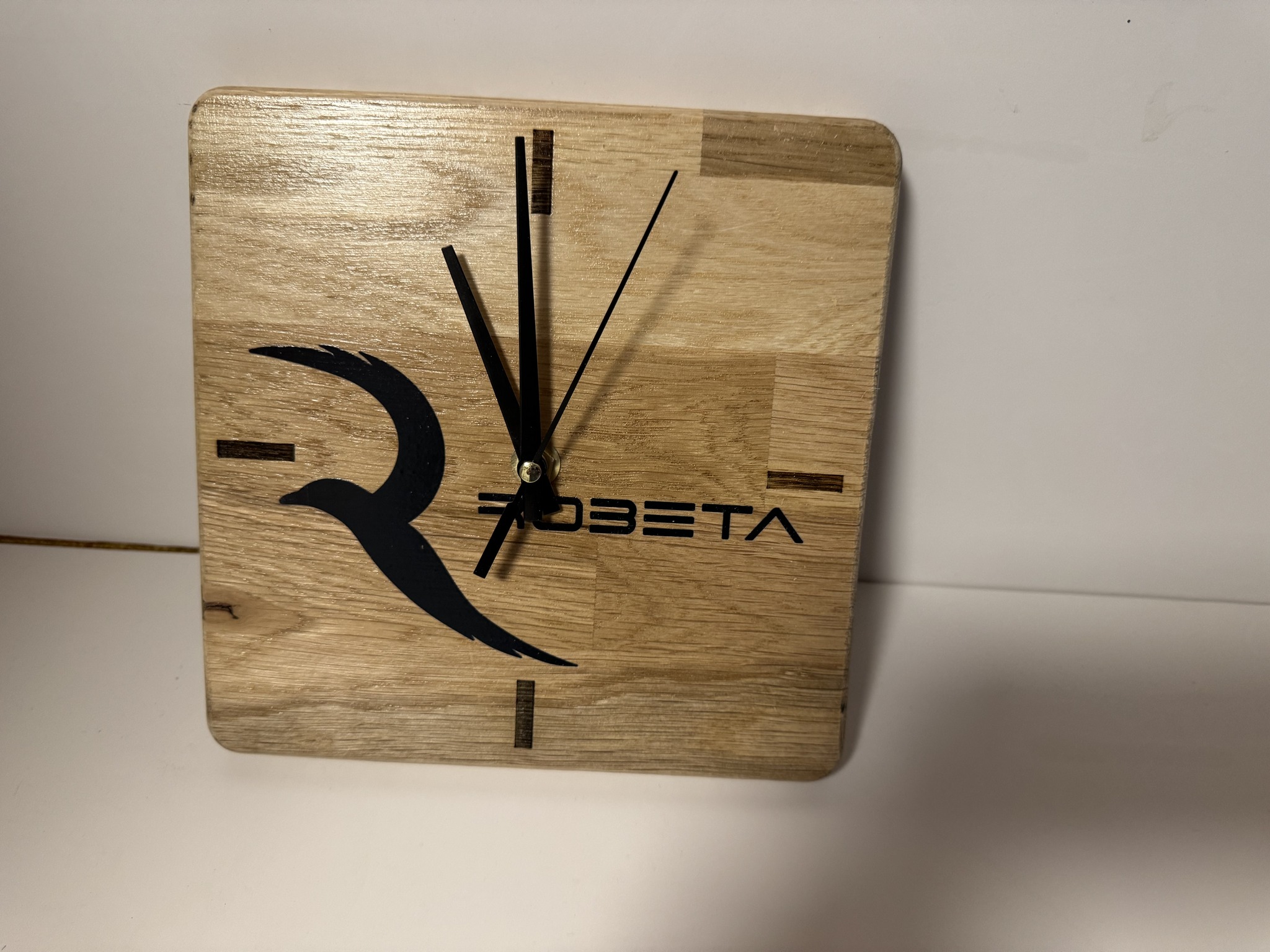 Ura z Vašim logotipom-hudeartles.si