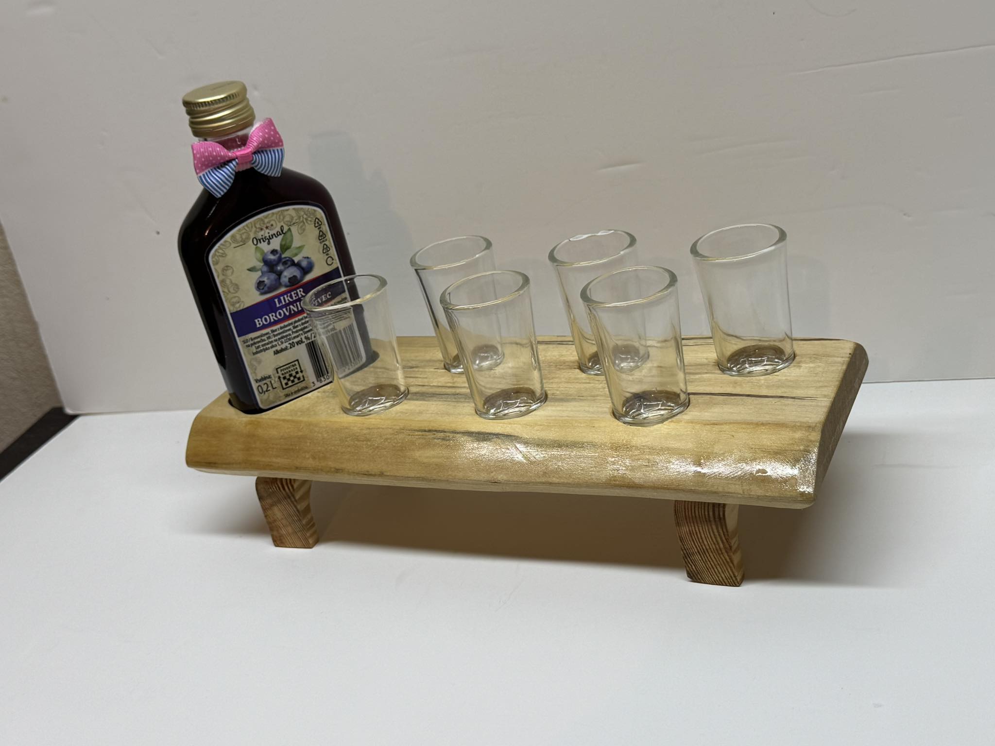 lesen servirni podstavek za borovničke  borovničev liker  z 6 kozarčki in stekleničko likerja-hudeartles.si